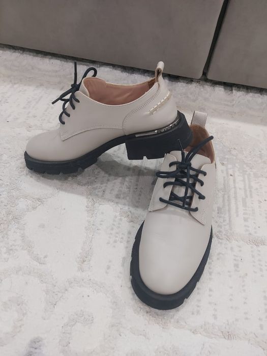 Продам ботинки женские