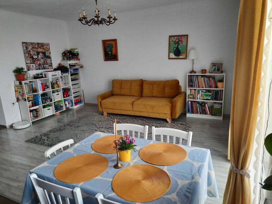 Vand casa gata de locuit, situata in Cartier Izvor, cu teren