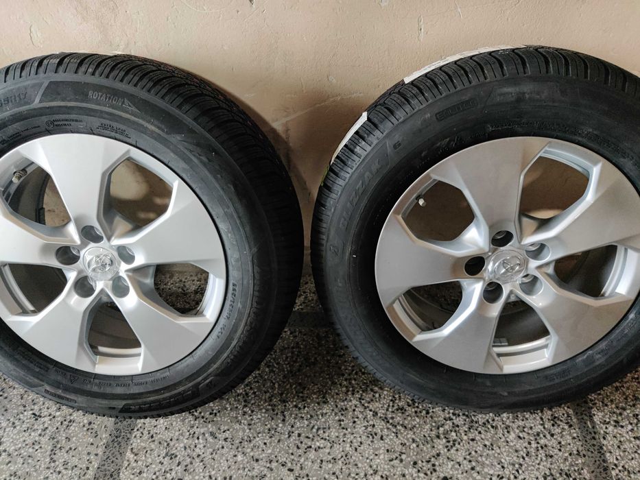 Чисто нови 4 бр. зимни гуми + джанти 17 , оригинални ТОЙОТА