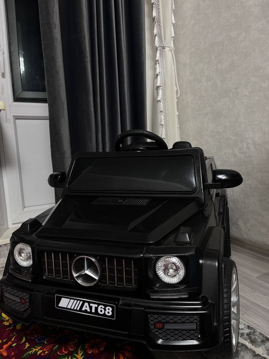 Продам машину детскую (электромобиль).
