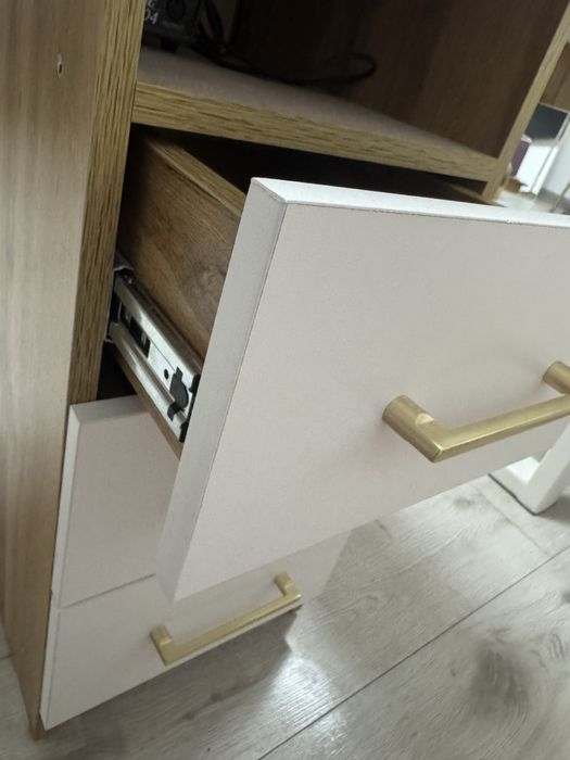 Продам стол для мастера маникюра