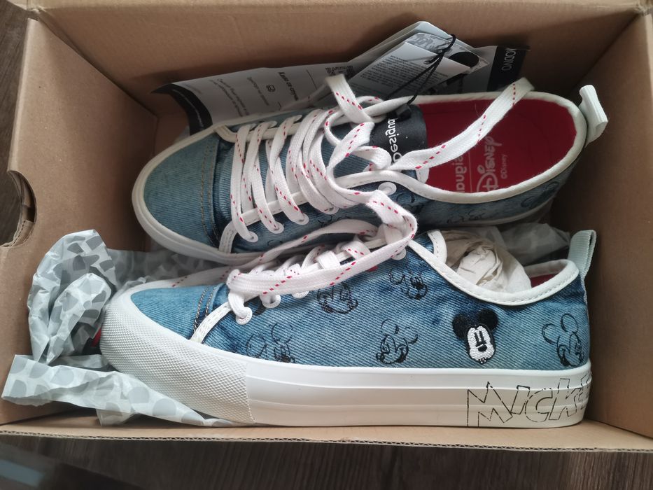 Сникърси Desigual