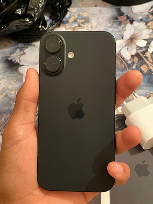 Продается iPhone 16 в хорошем состоянии.