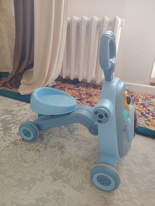 Продам детский самокат ходунок толокар универсал