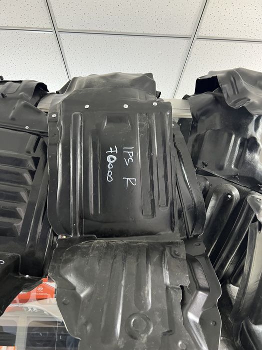 Подкрылок Ispum Alphard Sienna Estima