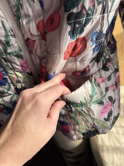 Тънко якенце на цветя