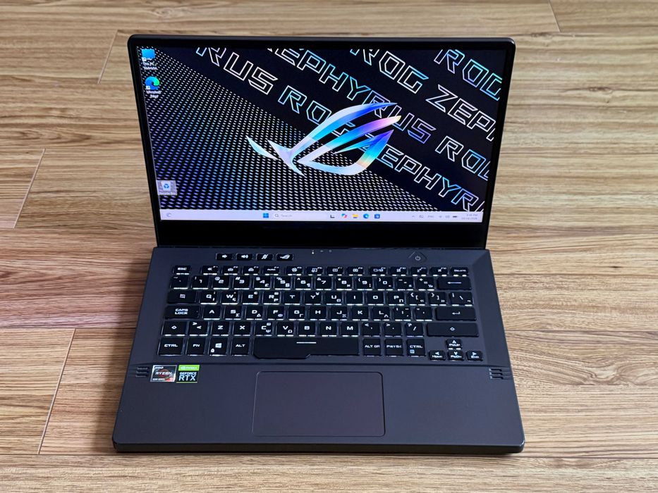 Asus ROG Zephyrus G14 Ryzen 9 5900HS Nvidia RTX 3060 16GB RAM 512GB SSD 120Hz 2.5K