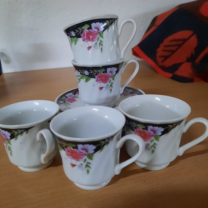 5 cesti cu farfurioare + o cana gradata cadou!