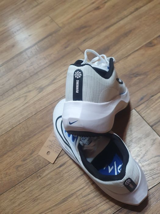 Vând adidasi nike zoom fly5