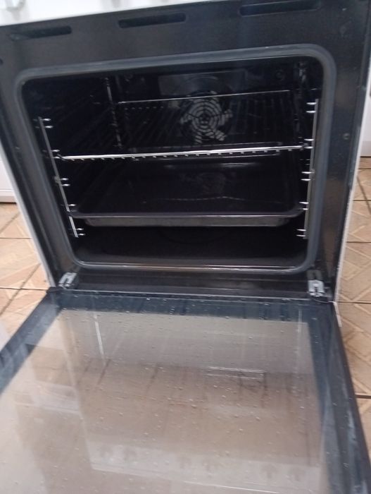 Като нова свободно стояща печка с керамичен плот Voss 2години гаранция