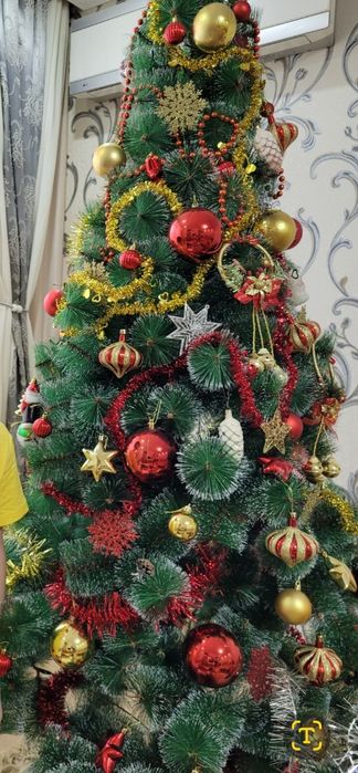 Продам ёлку с игрушками.