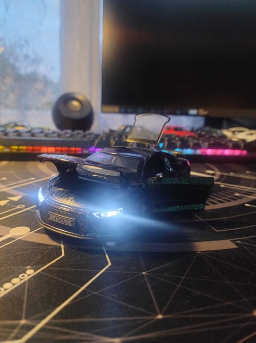 Macheta Audi R8 scara 1:32