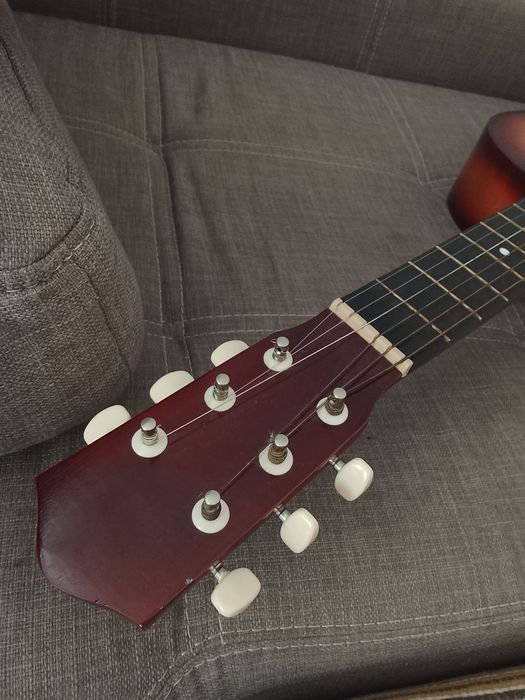 Гитара в хорошем состоянии