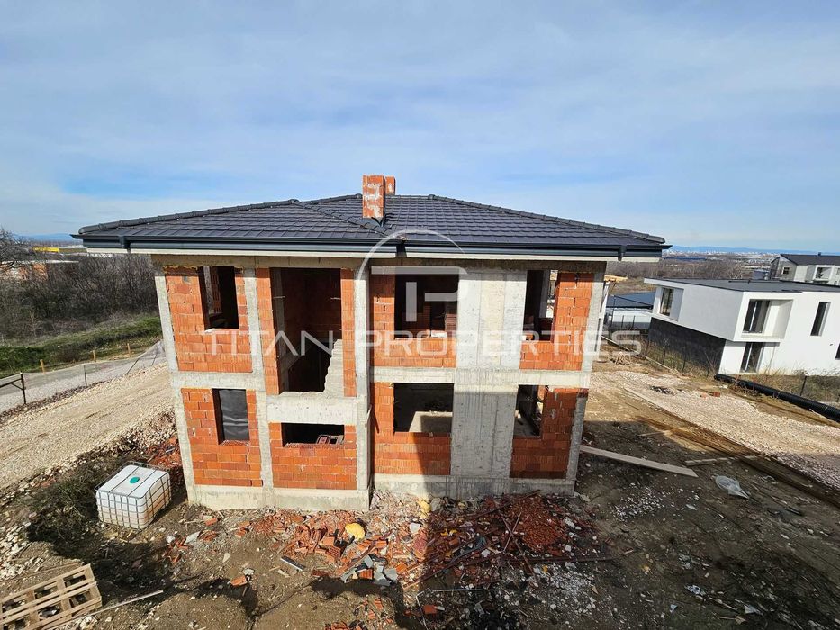 Двуетажна къща в Марково