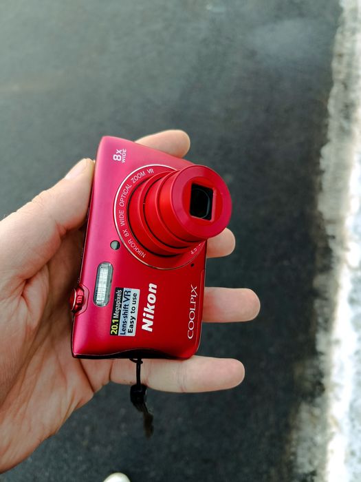 Aparat foto Nikon Coolpix S3700 20.1 MP 8X