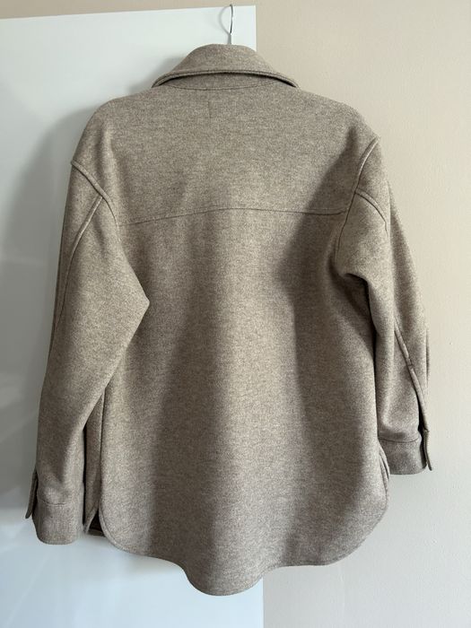 Връхна риза H&M.