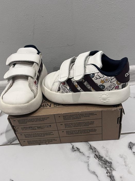 Обувки Nike и Adidas