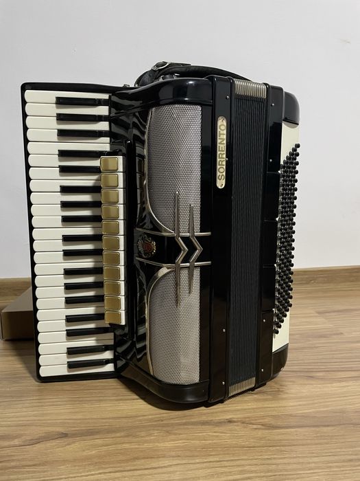Acordeon Sorrento 120 bași