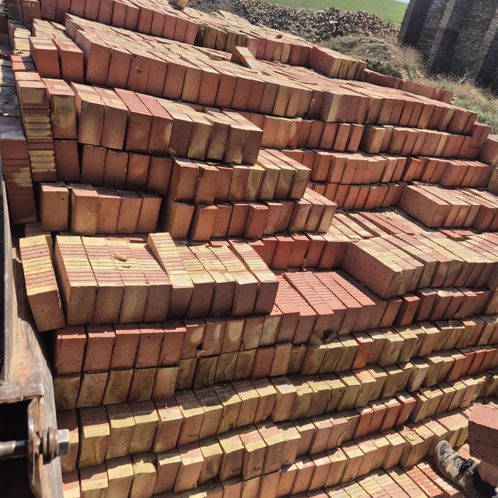 Кирпич жженый красный