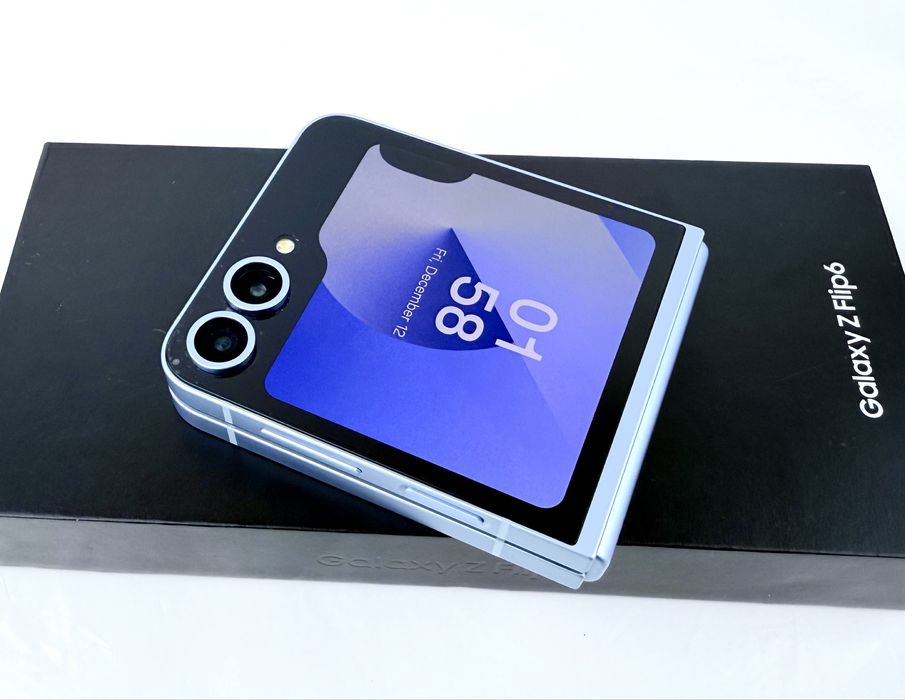 Samsung Galaxy Z Flip 6 5G 256GB 12RAM Blue Отличен!