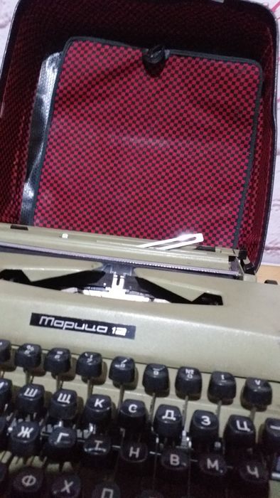 Пишеща машина МАРИЦА 12, НЕ работеща!