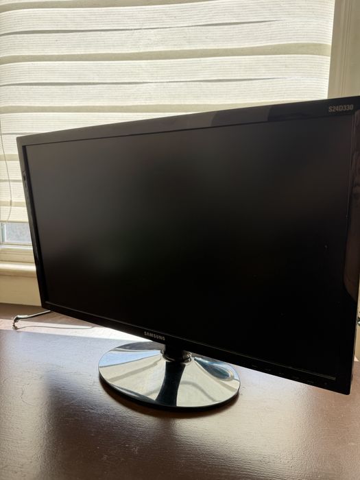 Samsung S24D330 - 24" монитор Full HD