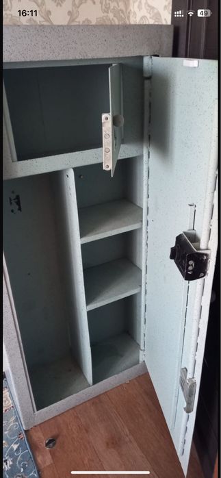 Железный 4 мм сейф