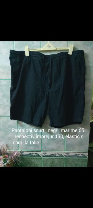 Pantaloni scurți