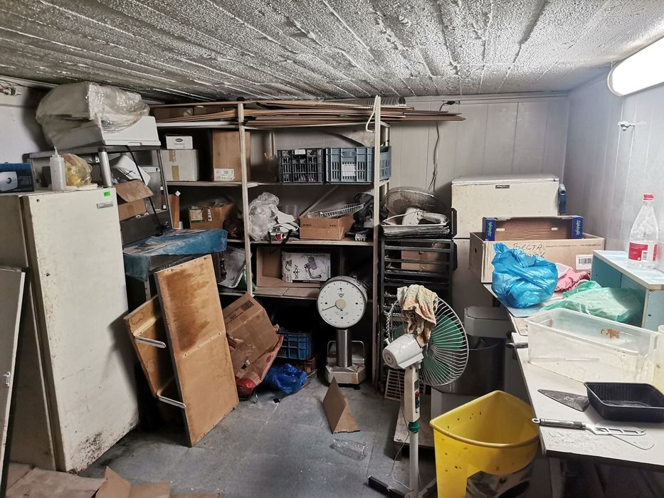 Почистване, извозване на строителни и битови отпадаци