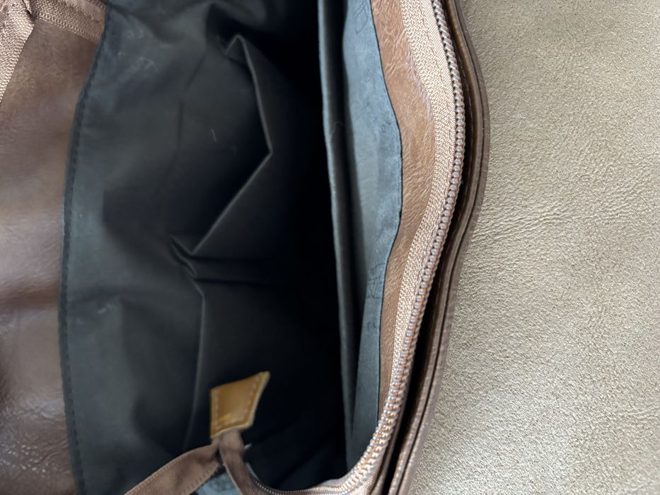 Кожена раница за лаптоп