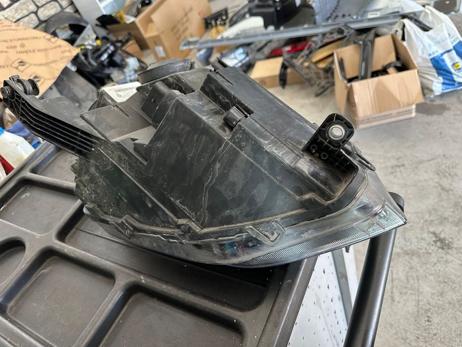 Ляв фар за Vw кади 2022г