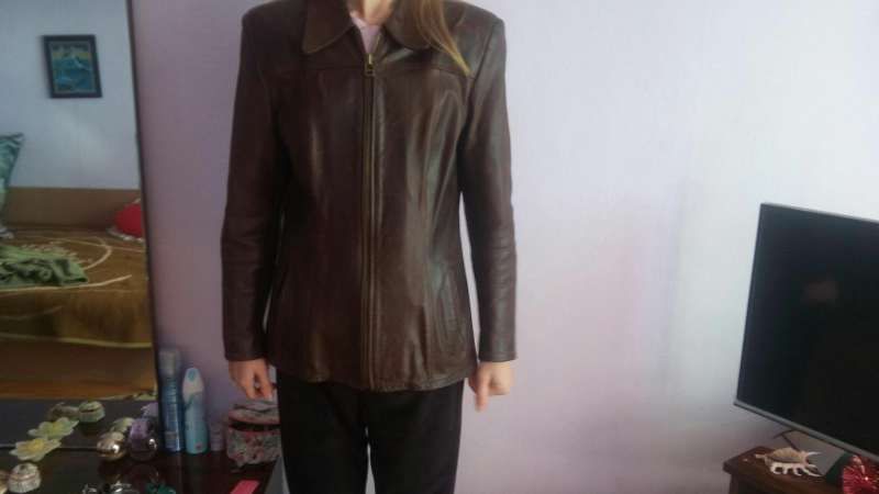 Кожено яке,естествена кожа, неносено,тъмно кафяво, класически модел.