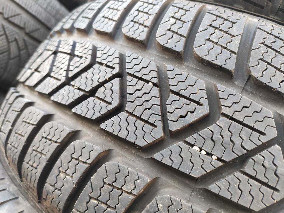 2бр Зимни гуми 215 60 16 - Pirelli - DOT 2022