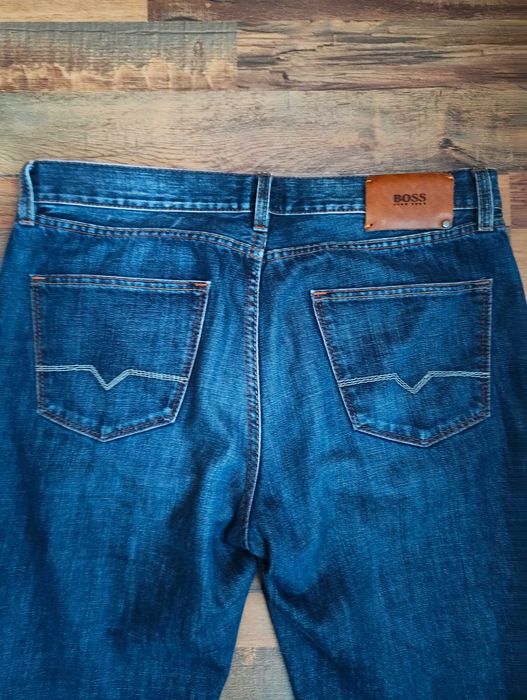 Hugo boss прави дънки