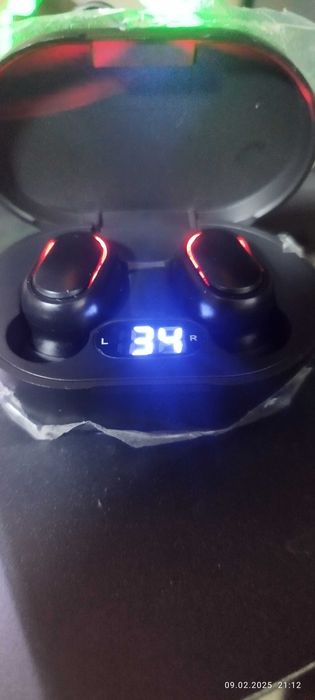 Безжични Вътрешни Слушалки с LED Дисплей