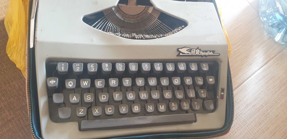 Masina de scris veche