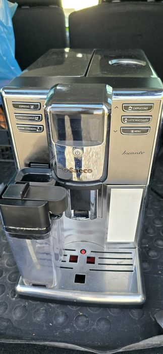 Кафе машина с кничка за капучино Saeco Incanto