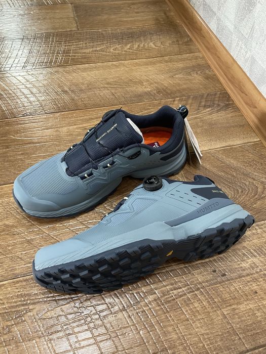 Продам демисезонные кросовки Humtto