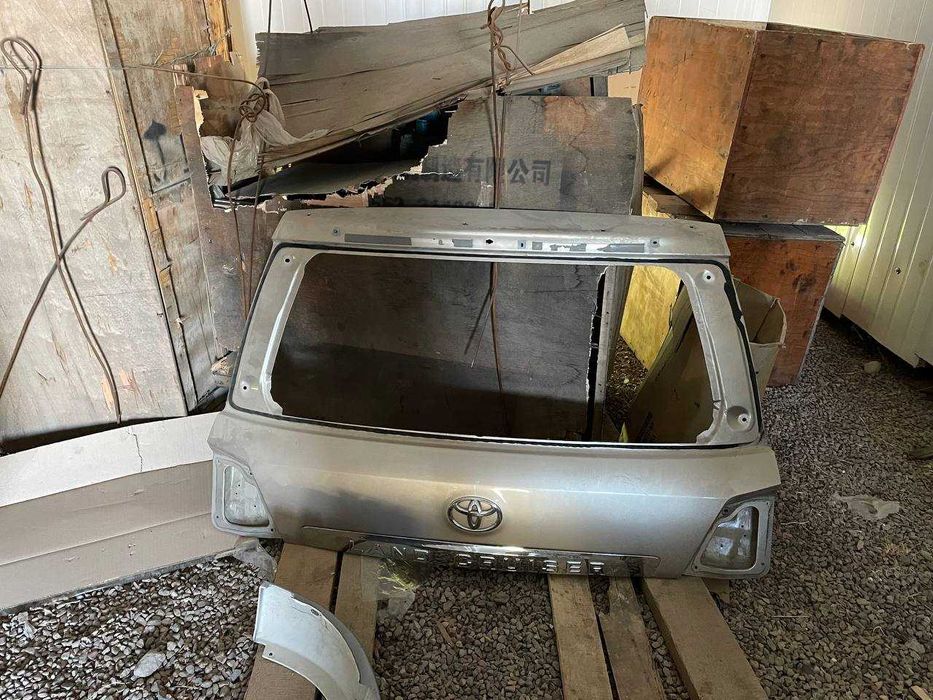 часть для Toyota Land Cruiser 200