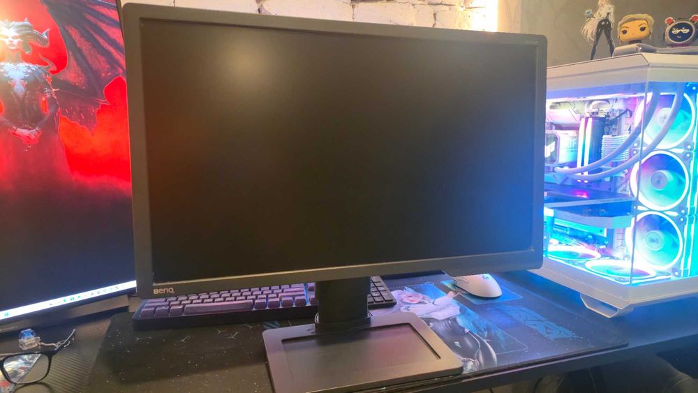 Компютърна конфигурация с AMD Ryzen 7 5800X и 32gb RAM + Монитор