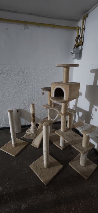 Ansamblu joacă pisici XXL cu stâlpi sisal și căsuță