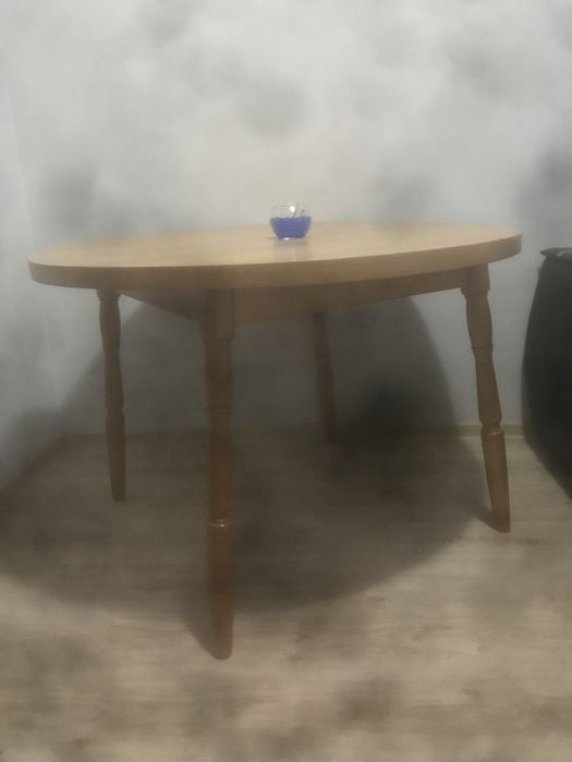 Дървена, разтегателна трапезна маса