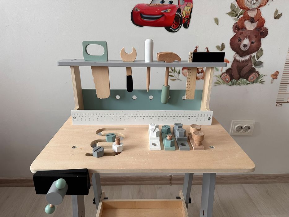 Banc de lucru din lemn vopsit ecologic