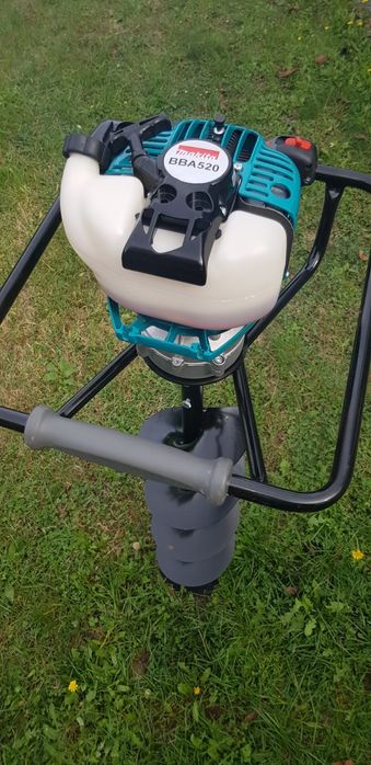 Inchiriez motoburghiu, burghiu pământ  (foreza pamant) pret 150 lei/zi