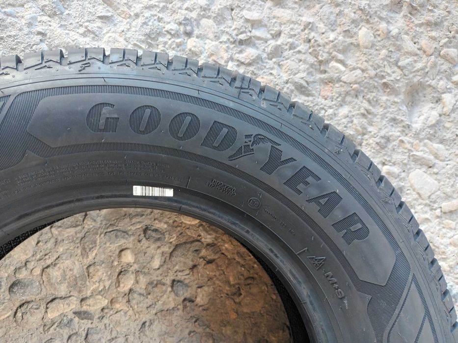 Нови бусови гуми 205/75 R16C Goodyear Cargo 4Seasons 113/111R XL
