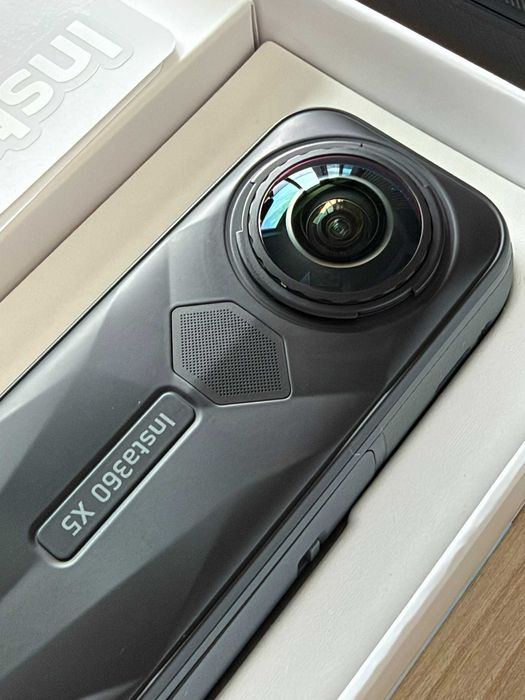 Insta360 X5 + card 256GB, Selfie Stick, protectie camera + alte accesorii