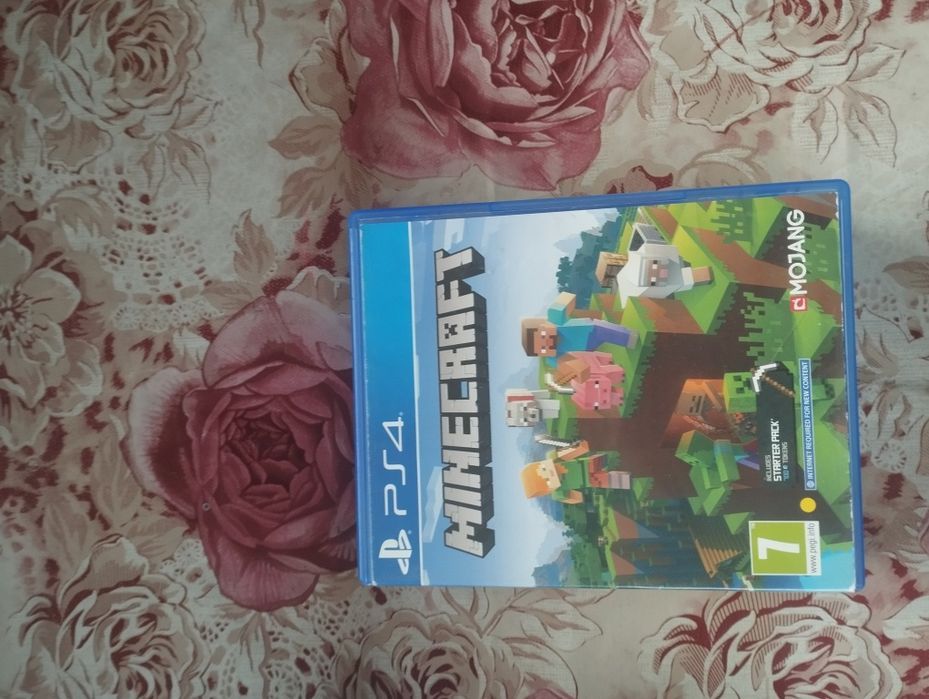 Продавам плейстейшън 4  pro
