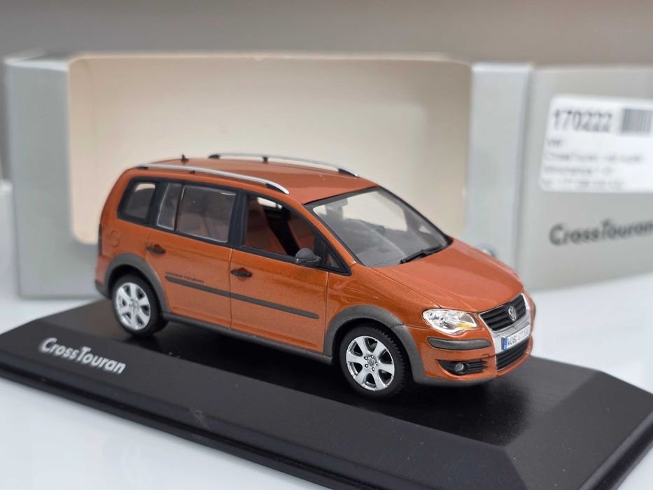 Macheta Auto 1/43 Minichamps Dealer Edition VW Volkswagen Cross Touran