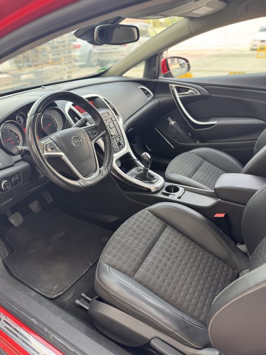 Opel Astra J gtc 2012
