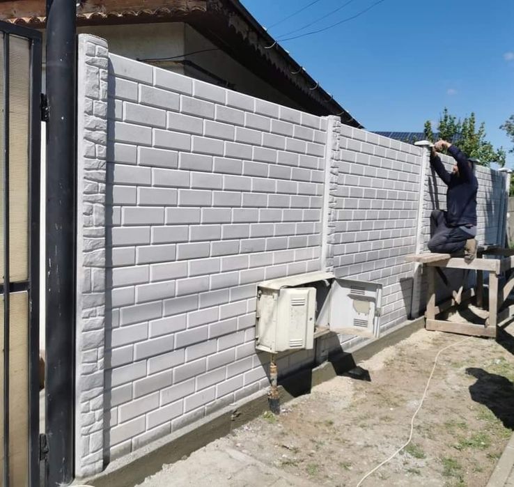 Gard beton din placi prefabricate